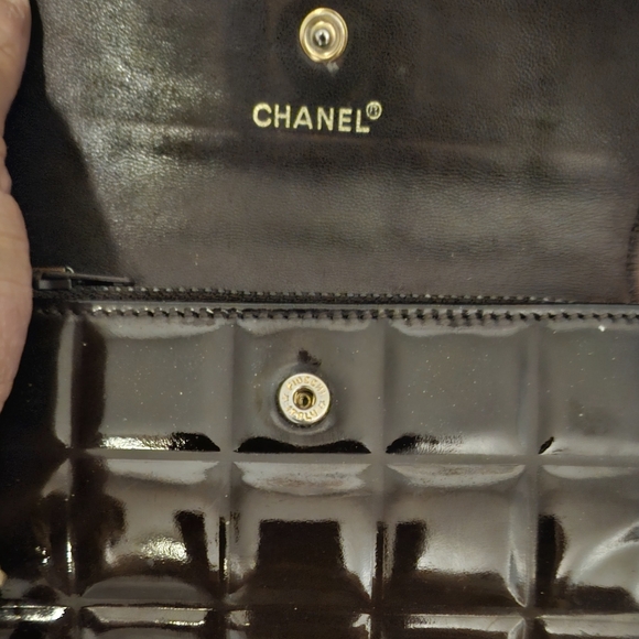 AUTHENTIC CHANEL CHOCOLATE BAR SMALL WALLET W/ AUTHENTICATION CARD - Picture 2 of 5